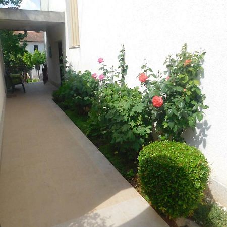 Apartment Artusi Pula Luaran gambar