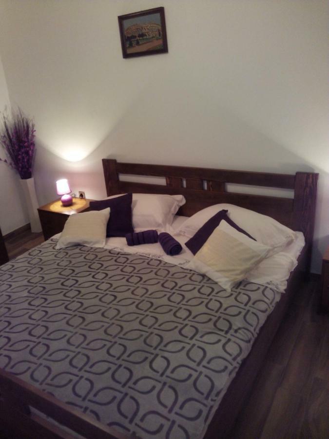 Apartment Artusi Pula Luaran gambar