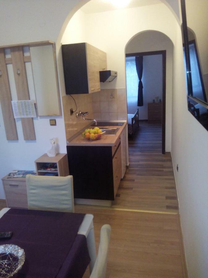 Apartment Artusi Pula Luaran gambar