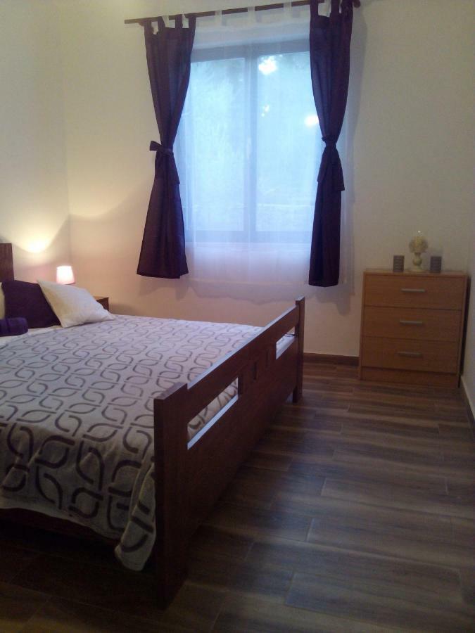 Apartment Artusi Pula Luaran gambar