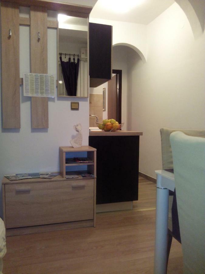 Apartment Artusi Pula Luaran gambar
