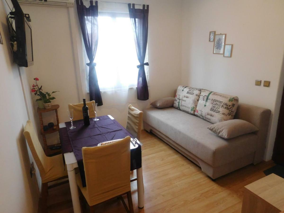 Apartment Artusi Pula Luaran gambar