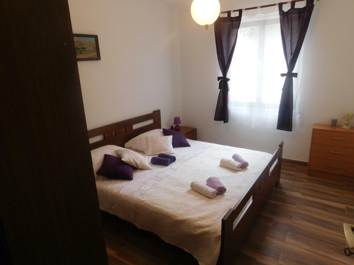 Apartment Artusi Pula Luaran gambar