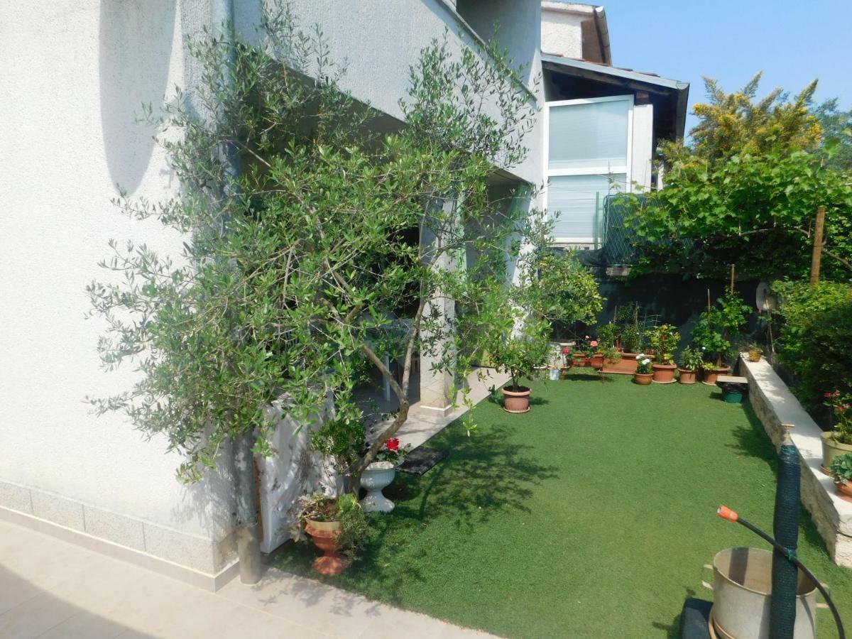Apartment Artusi Pula Luaran gambar