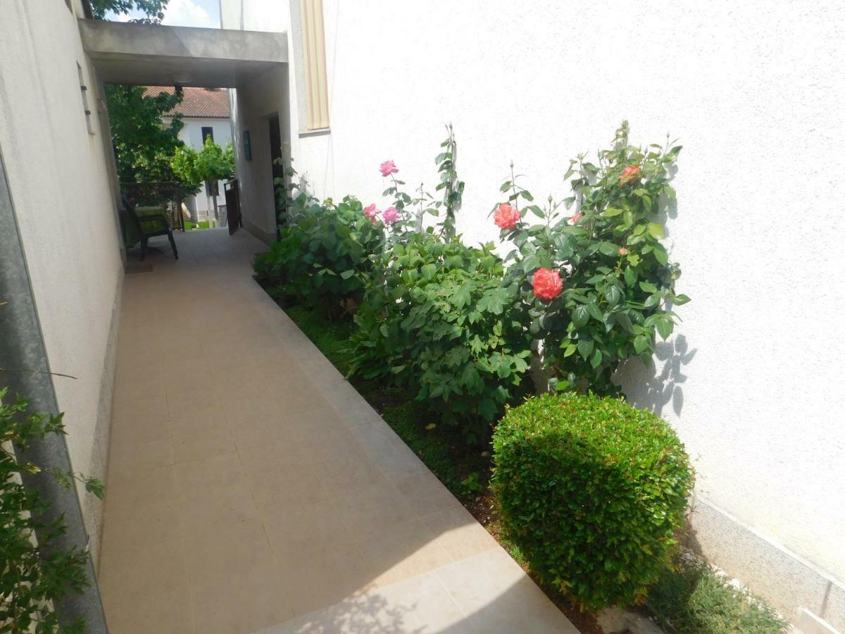 Apartment Artusi Pula Luaran gambar