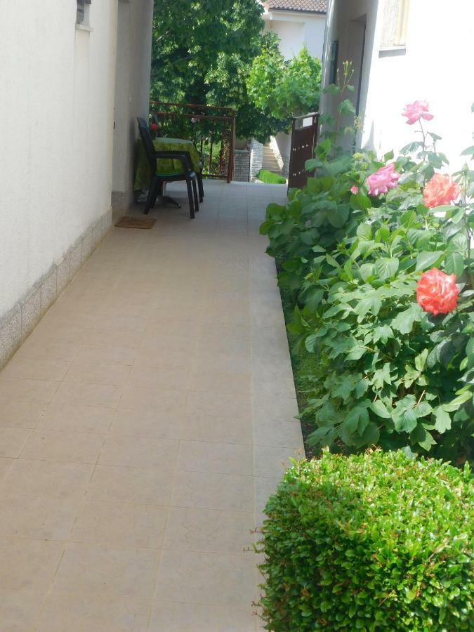 Apartment Artusi Pula Luaran gambar